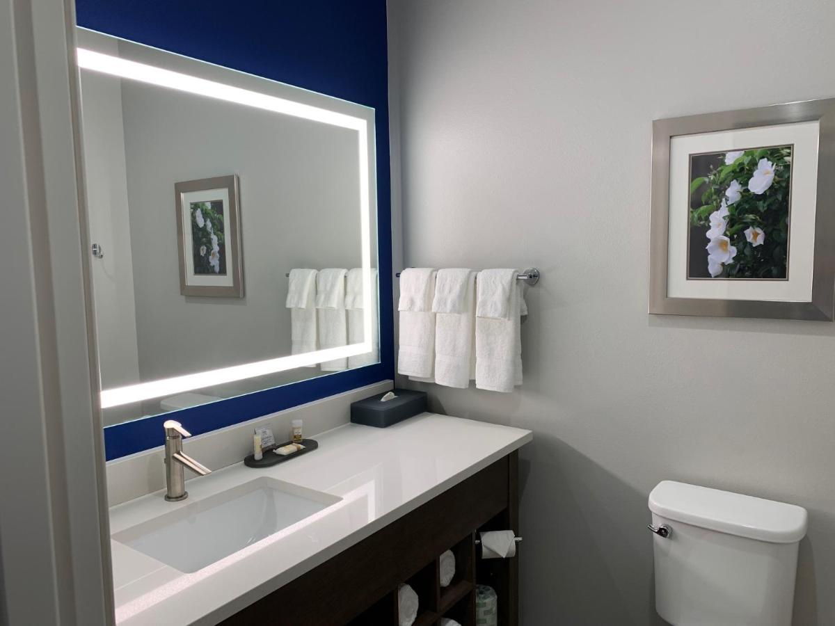 La Quinta Inn & Suites By Wyndham ティフトン エクステリア 写真
