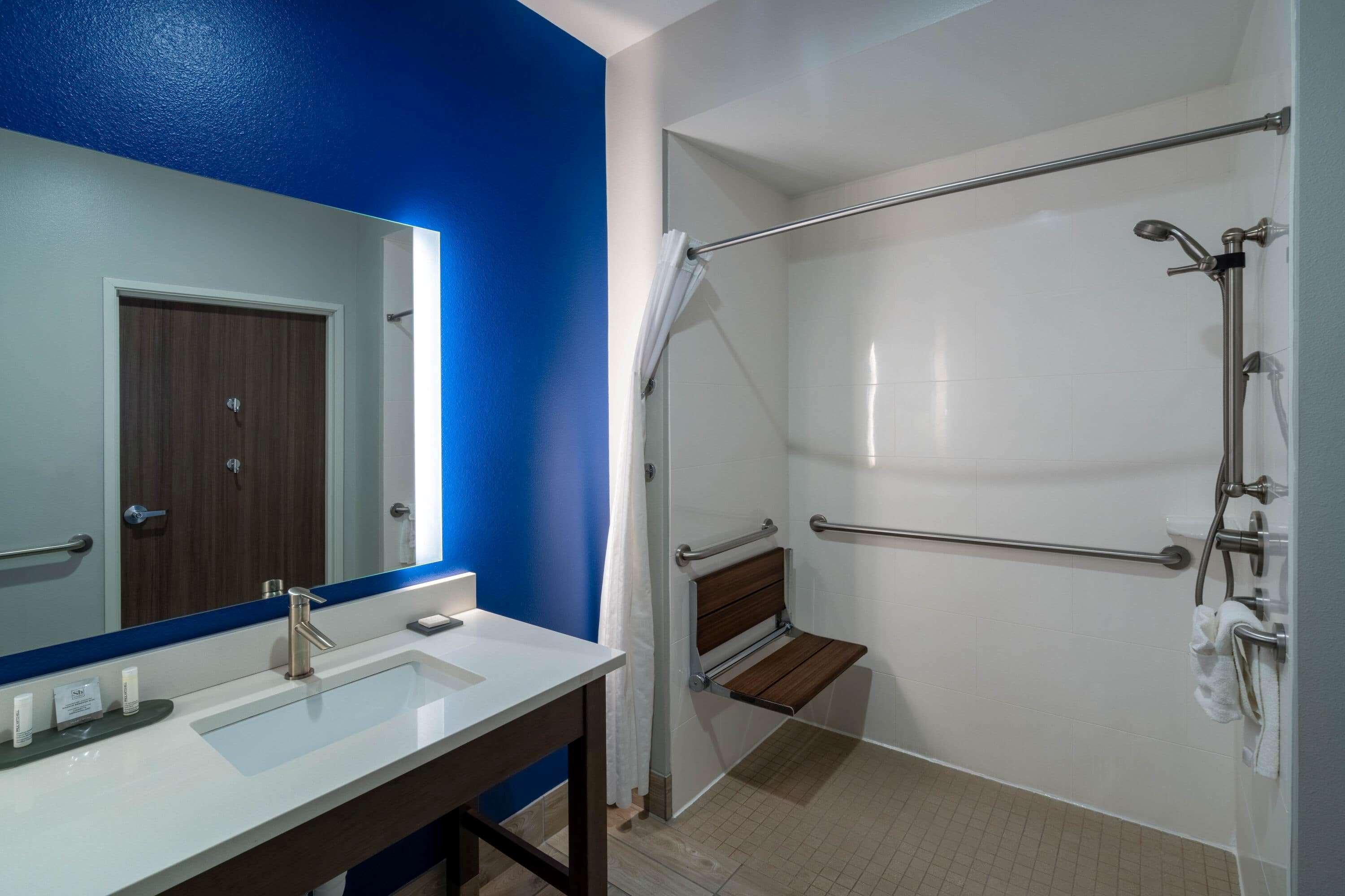 La Quinta Inn & Suites By Wyndham ティフトン エクステリア 写真