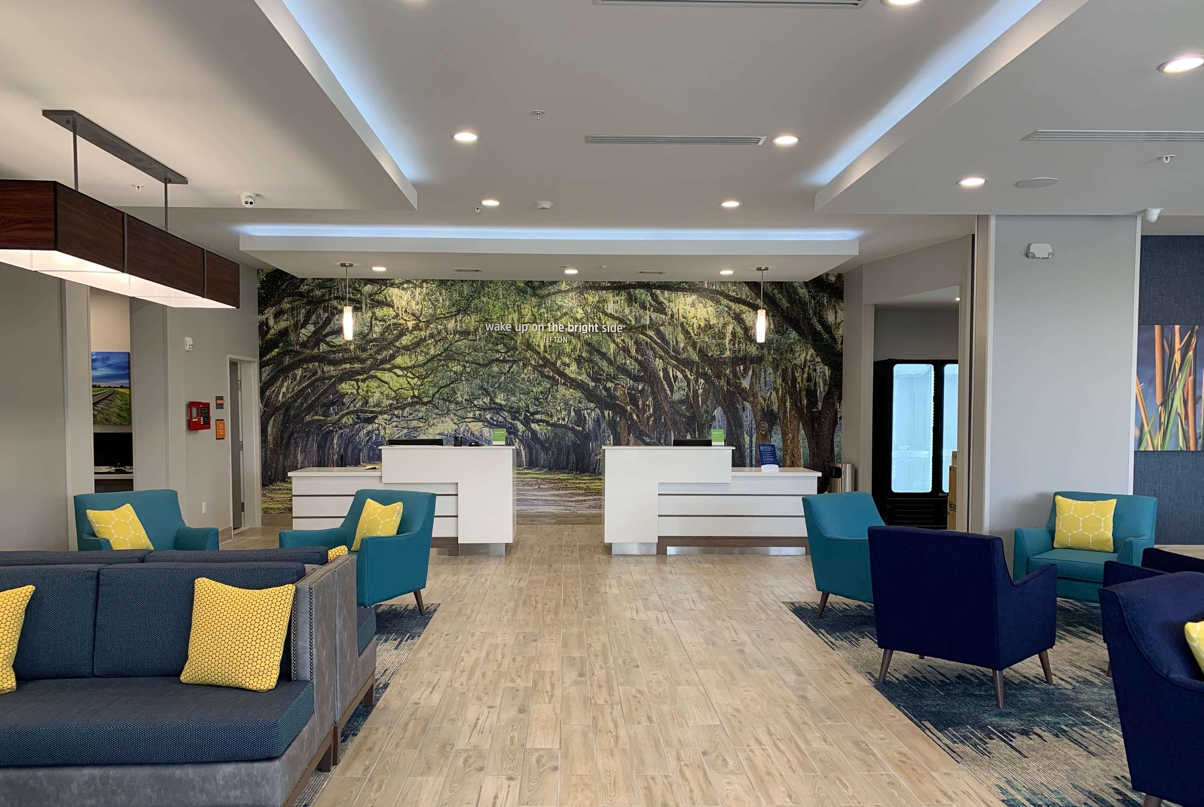 La Quinta Inn & Suites By Wyndham ティフトン エクステリア 写真