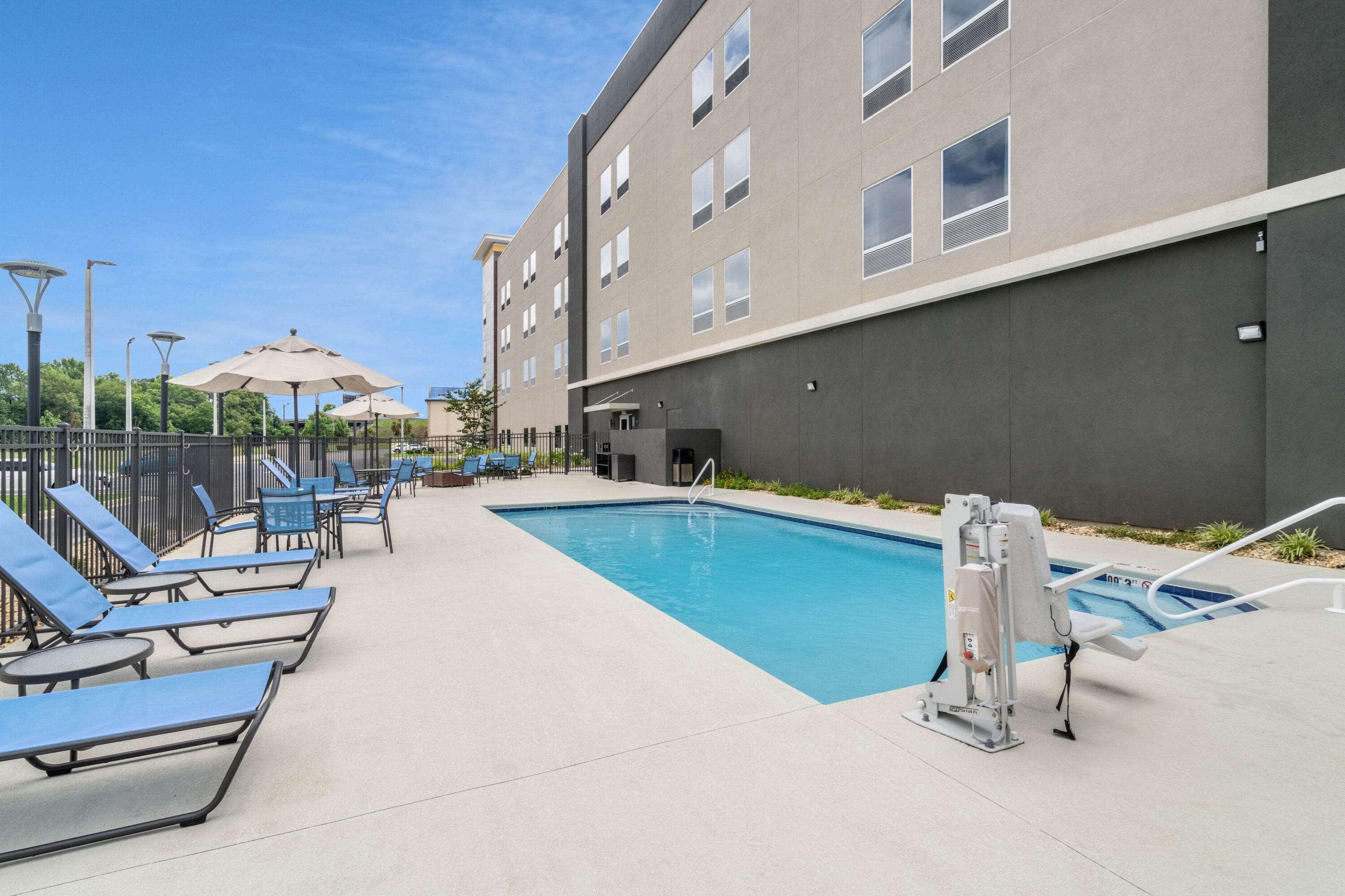 La Quinta Inn & Suites By Wyndham ティフトン エクステリア 写真