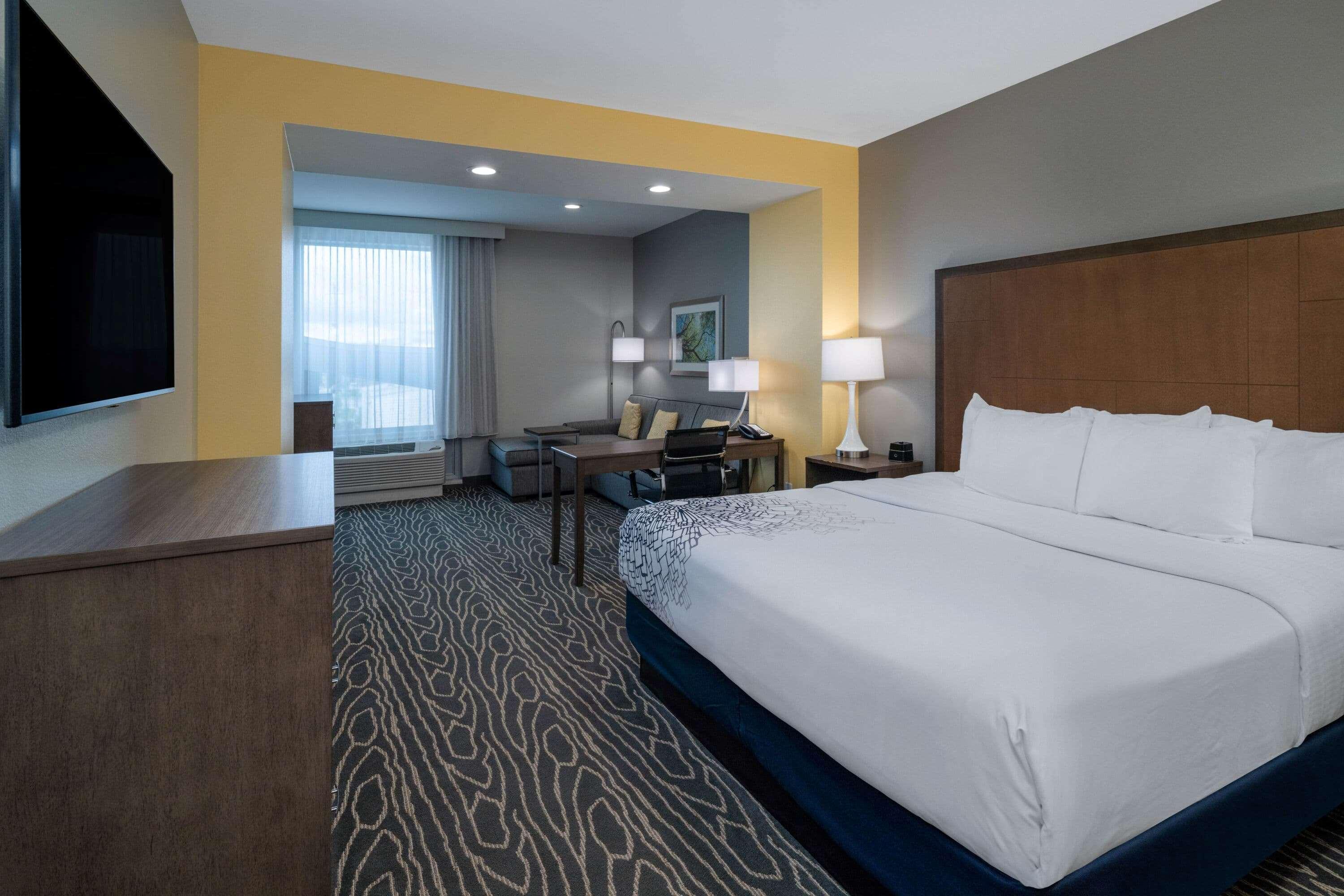 La Quinta Inn & Suites By Wyndham ティフトン エクステリア 写真